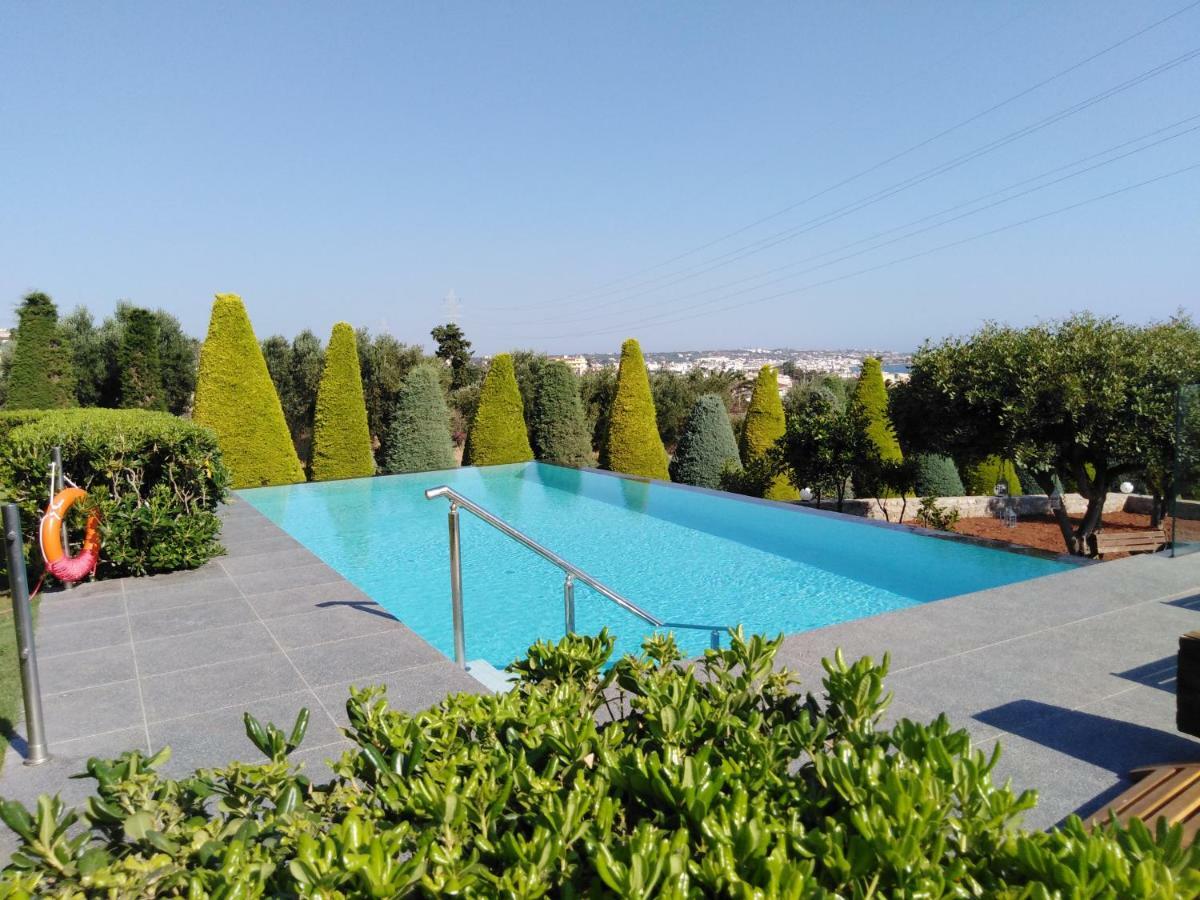 הרסוניסוס Golden Crest Villa מראה חיצוני תמונה